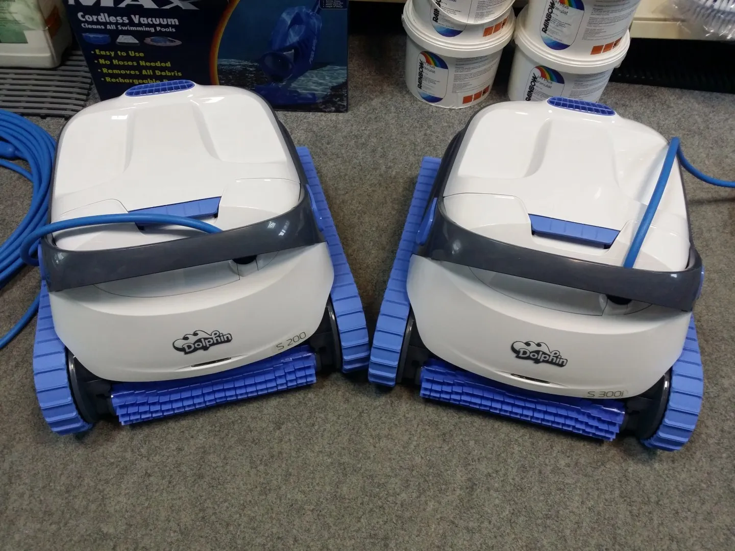 Odkurzacze basenowe dolphin s200 vs s300i